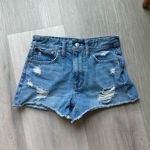 Madewell Relaxed Fit short (23, but will fit 24 waist well) - Picture 1 of 3